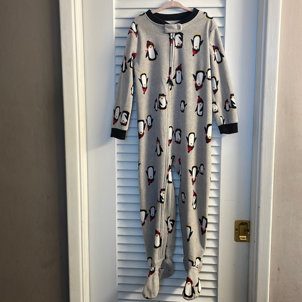 Carter’s 5T Winter/Holiday Penguin Onesie Footie Pjs Fleece Zip up Like New